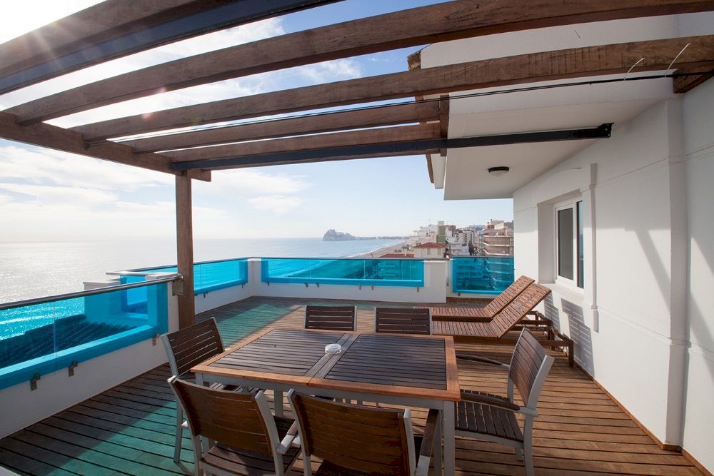 Apartamentos con terraza primera línea de playa de Peñíscola